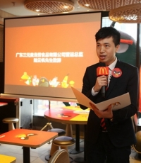 深圳麦当劳推出 “愤怒的小鸟”主题餐厅